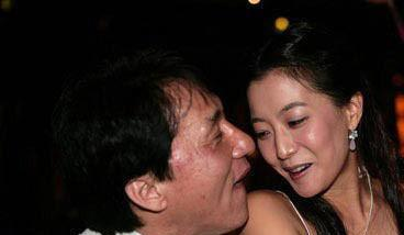 那些年,被成龙占过便宜的女明星!