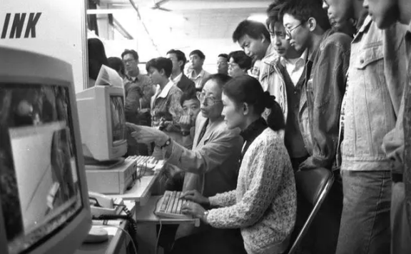 中国全功能接入国际互联网三十年:还记得你的第一个网名吗?