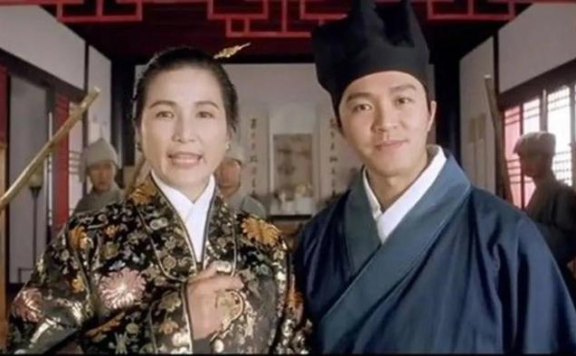 奥斯卡悼念演员郑佩佩,曾凭借《卧虎藏龙》“碧眼狐狸”一角提名奥斯卡最佳女配角