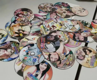 怀旧VCD、DVD看光盘的日子(那是你第一次偷偷看了不该看的电影)